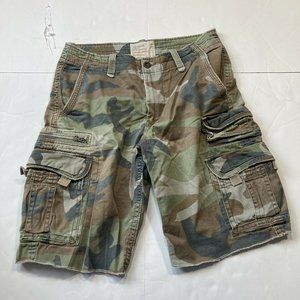 AMERICAN EAGLE LONGER CAMOUFLAGE CARGO SHORTS